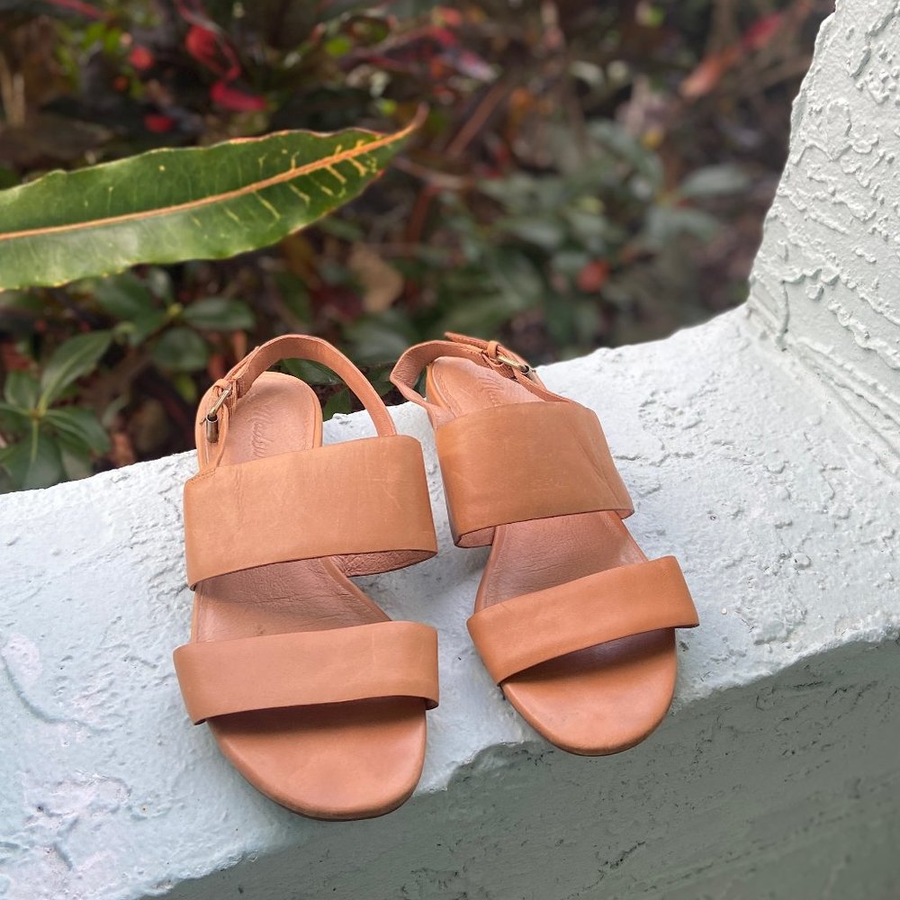 Madewell Elena Slingback Sandals (Desert Camel)
